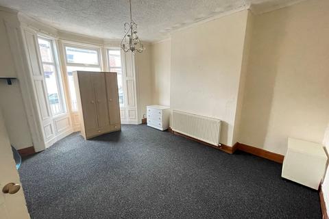 2 bedroom ground floor flat for sale - Chichester Road, Chichester, South Shields, Tyne and Wear, NE33 4AF