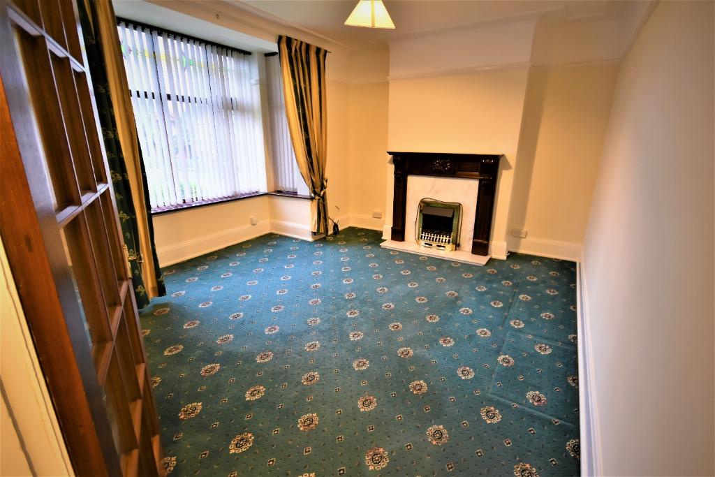 Park Avenue, Wrexham, LL12 4 bed semidetached house £1,200 pcm (£277 pw)