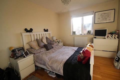 1 bedroom apartment to rent - Latimer Drive, Hornchurch, Essex, RM12