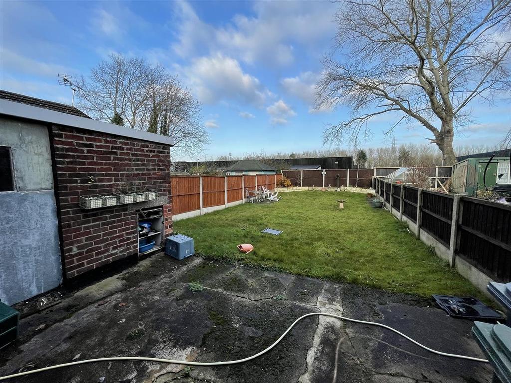 Thornton Road, Ellesmere Port 3 bed terraced house £115,000