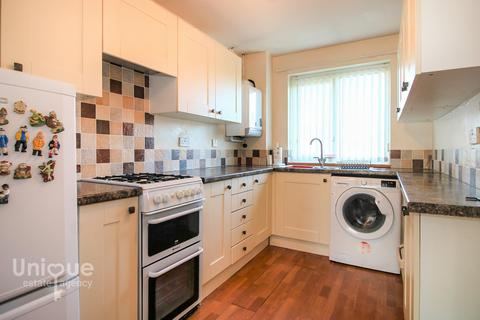 2 bedroom apartment for sale, Elsinore Close,  Fleetwood, FY7