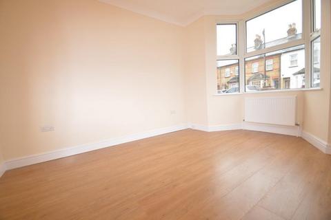3 bedroom semi-detached house to rent, Montague Road, Slough, Berkshire, SL1