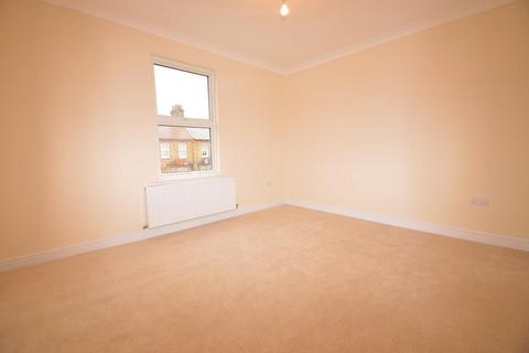 3 bedroom semi-detached house to rent, Montague Road, Slough, Berkshire, SL1