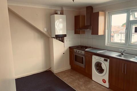 2 bedroom flat to rent, Green Lane,  Dagenham, RM8