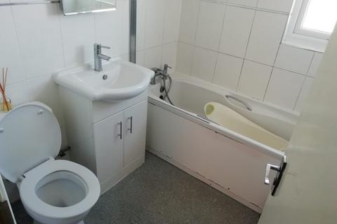 2 bedroom flat to rent, Green Lane,  Dagenham, RM8