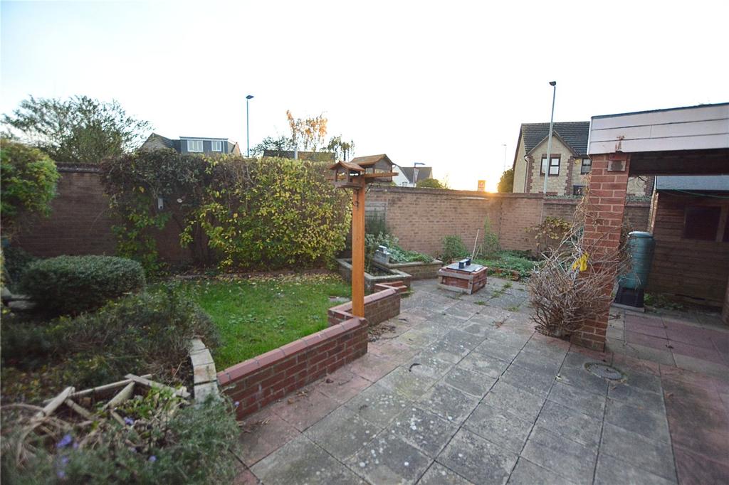 Kestrel Gardens, Quedgeley, Gloucester, GL2 3 bed semidetached house