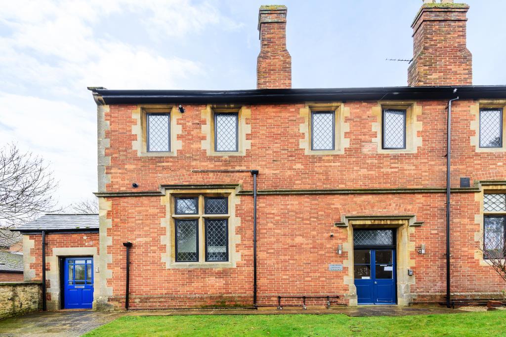 Priory Lane, Bicester, OX26 2 bed apartment £1,200 pcm (£277 pw)