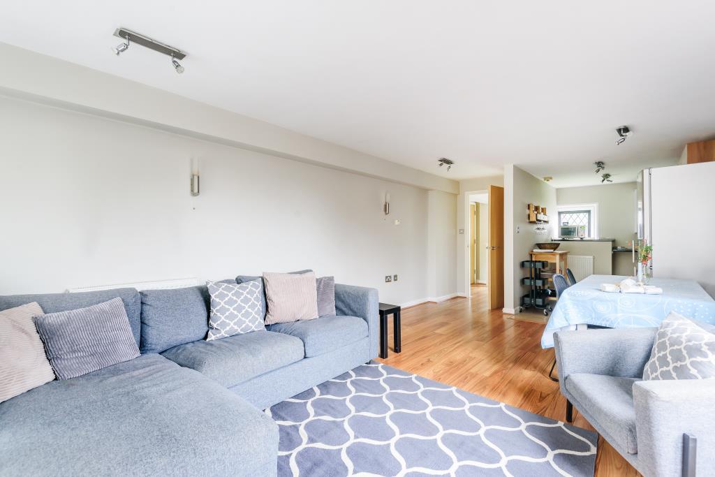 Priory Lane, Bicester, OX26 2 bed apartment £1,200 pcm (£277 pw)