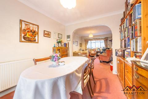 16 Farm Road, Edgware, HA8 9LU