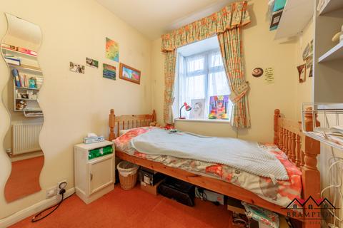 16 Farm Road, Edgware, HA8 9LU