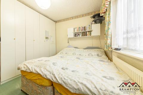 16 Farm Road, Edgware, HA8 9LU