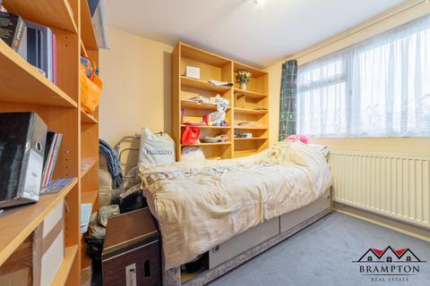 16 Farm Road, Edgware, HA8 9LU