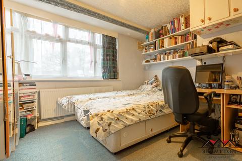 16 Farm Road, Edgware, HA8 9LU