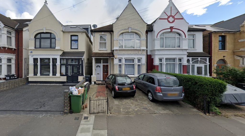 Wellesley Road, Ilford, London IG1 2 bed flat £1,150 pcm (£265 pw)