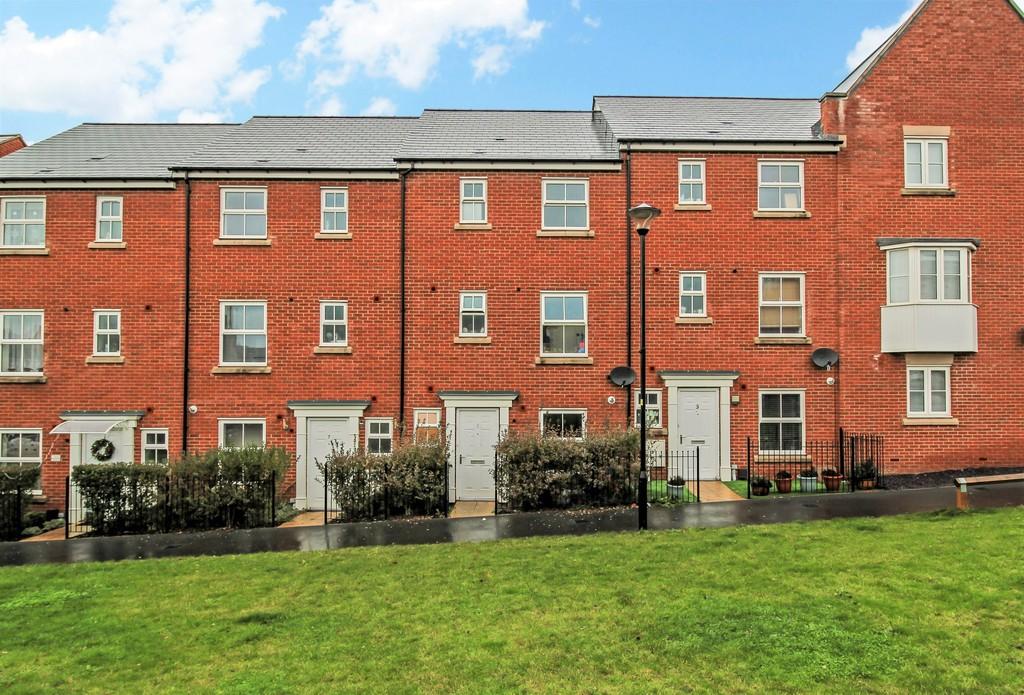 Vaughan Williams Way, Swindon 5 bed terraced house £300,000