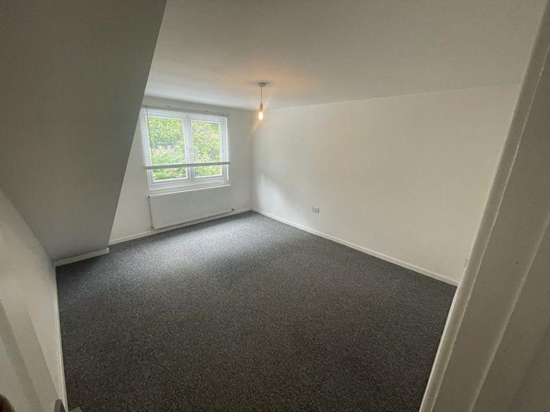 Geraints Way, Cowbridge, The Vale. 4 bed semidetached house £1,300