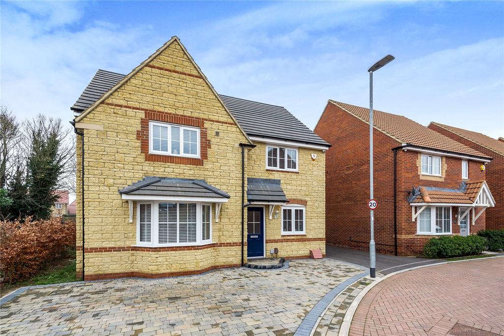 Batsford Crescent, St Andrews Ridge... 4 bed detached house £450,000