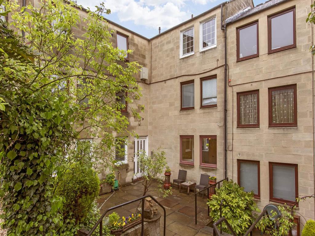 Jamaica Mews, New Town, Edinburgh 1 bed flat £850 pcm (£196 pw)