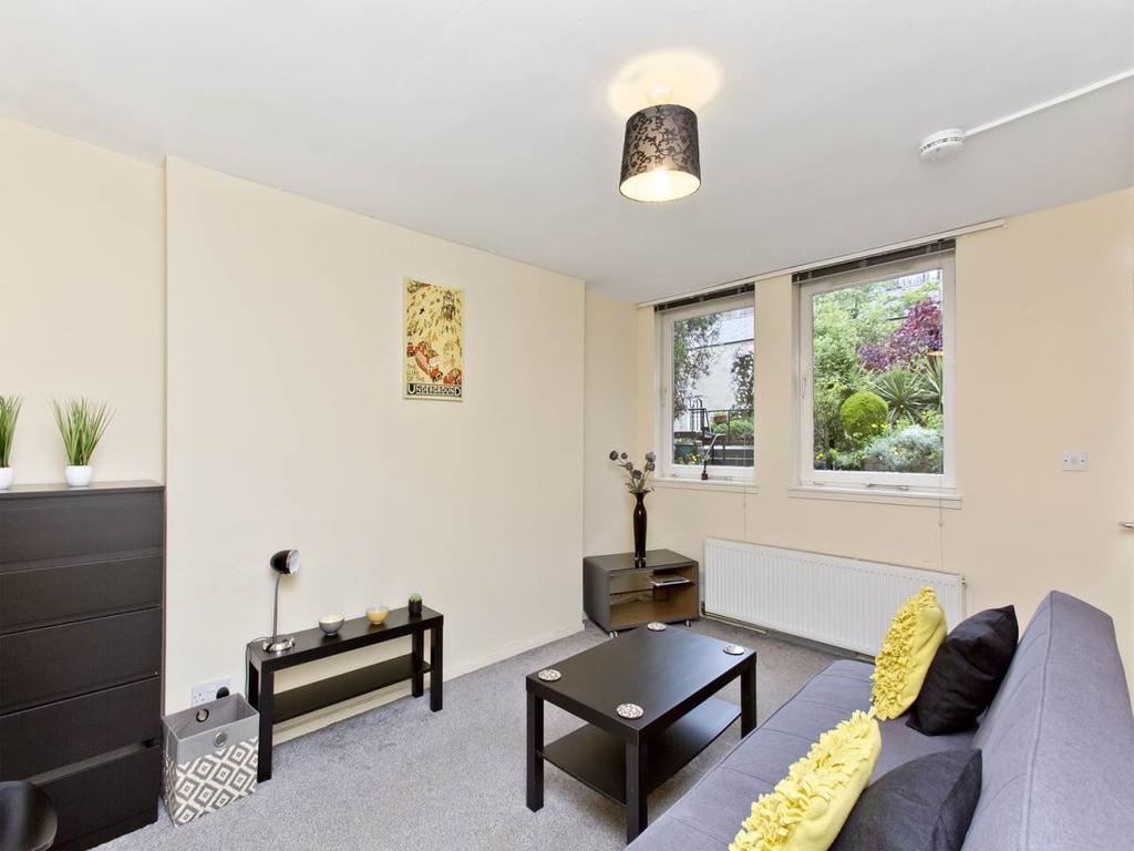 Jamaica Mews, New Town, Edinburgh 1 bed flat £850 pcm (£196 pw)