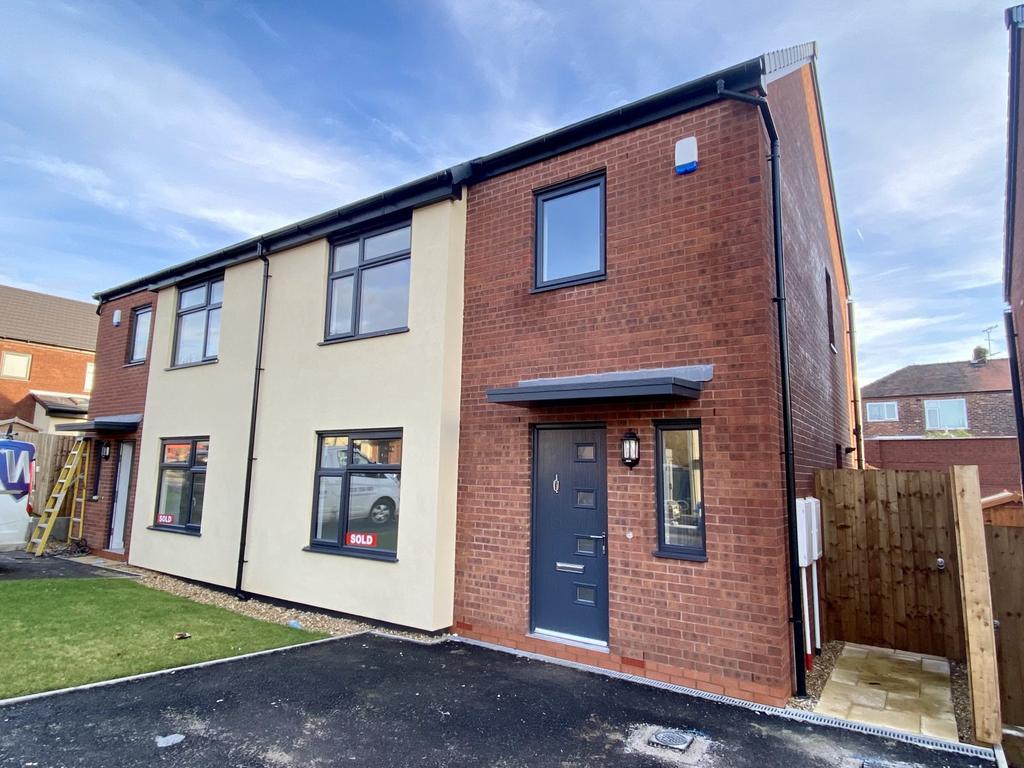 Vale Grove, Stockport, SK5 3 bed semidetached house £1,250 pcm (£288 pw)
