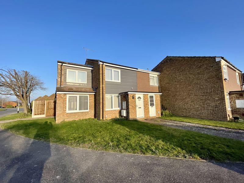 Bidwell Hill, Houghton Regis 4 bed end of terrace house £350,000