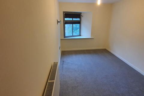 4 bedroom flat to rent, Ruby House, Dyson Street, Bradford, West Yorkshire, BD1
