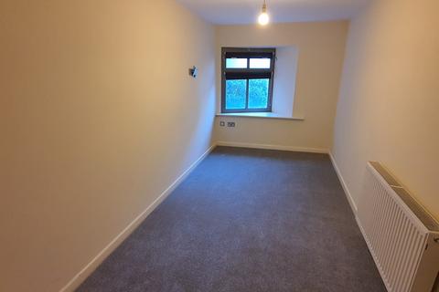 4 bedroom flat to rent, Ruby House, Dyson Street, Bradford, West Yorkshire, BD1