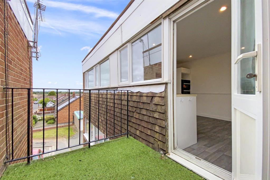 Colina Close, Weeford Estate, Coventry 2 bed flat £100,000