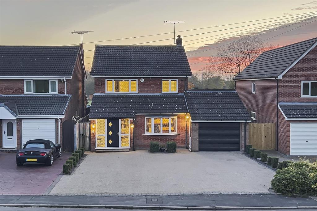 Grove Road, Ansty, Coventry 4 bed detached house £450,000