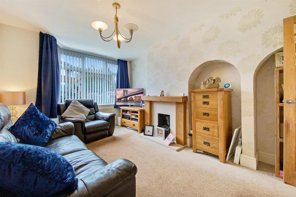 Lincroft Crescent, Chapelfields, Coventry 3 bed end of terrace house