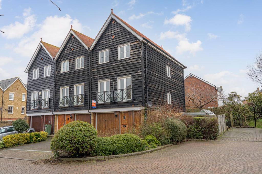 Belvedere Close, Faversham 3 bed end of terrace house £575,000