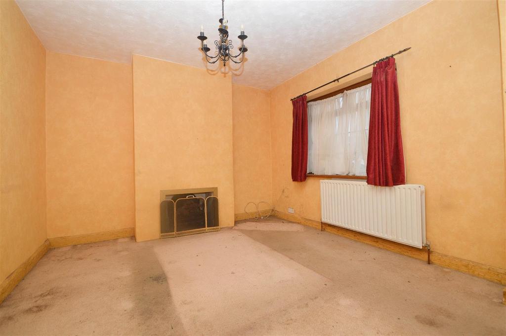 St. Anthonys Avenue, Eastbourne 4 bed semidetached house £350,000