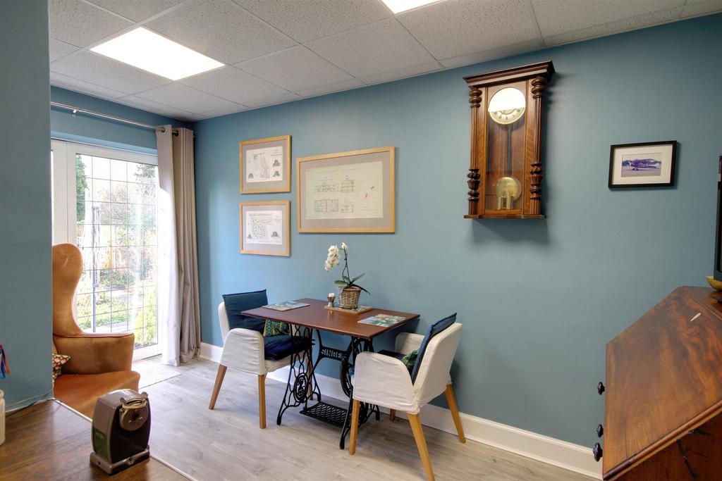 Breakfast room off kitchen
