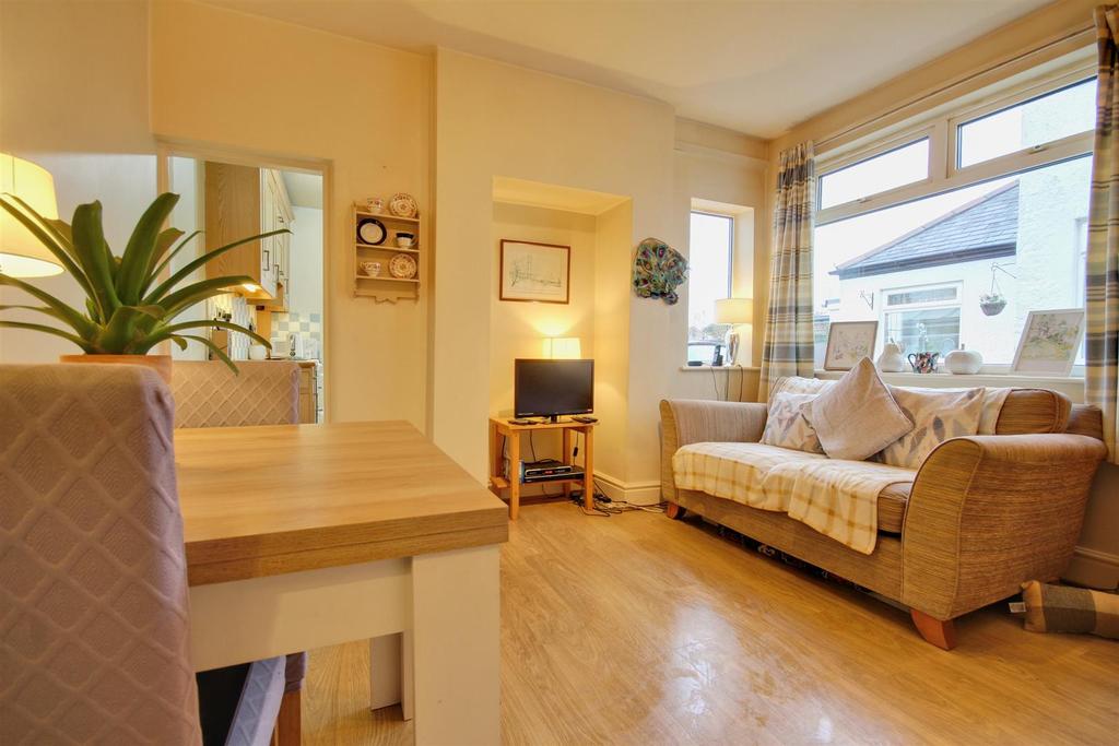 St. Margarets Avenue, Cottingham 3 bed semidetached house £220,000