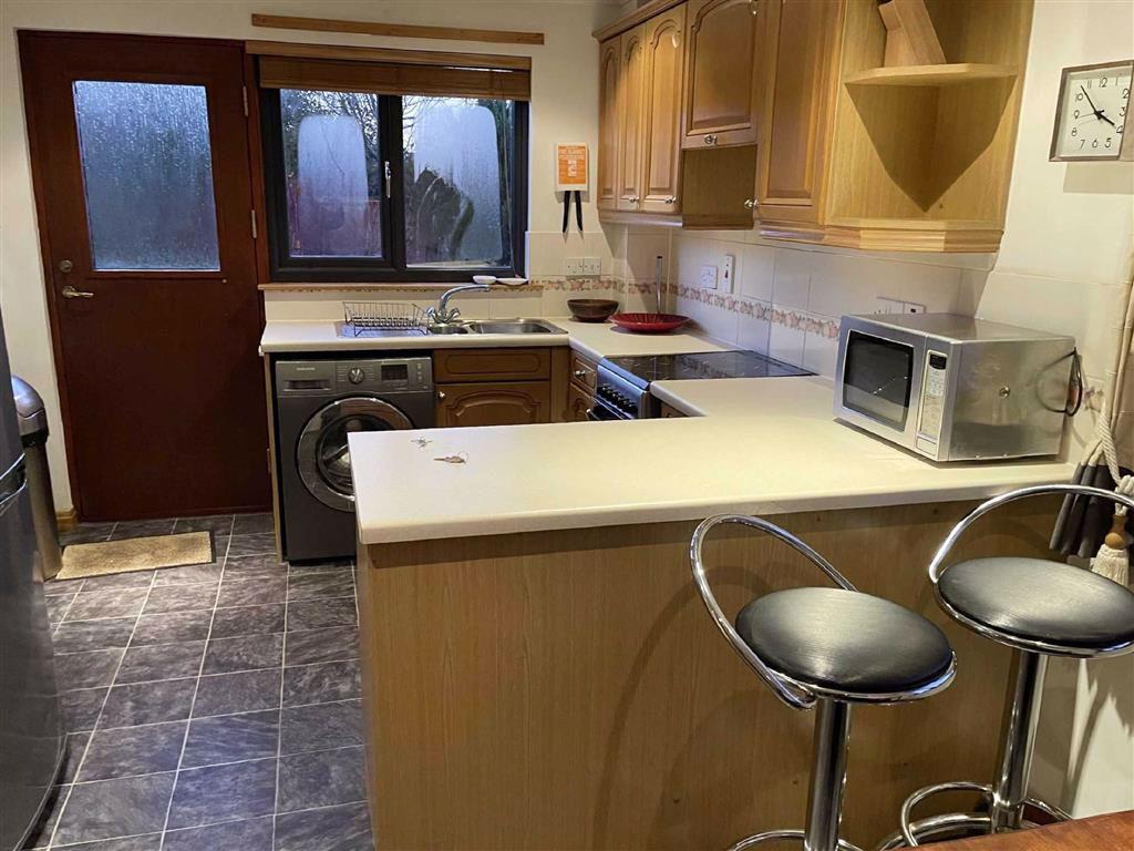 Holly Park, Cupar, Fife 2 bed semidetached house £850 pcm (£196 pw)