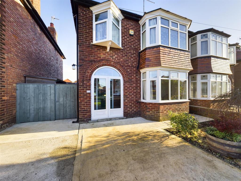 Fifth Avenue, Bridlington 3 bed semidetached house £274,950