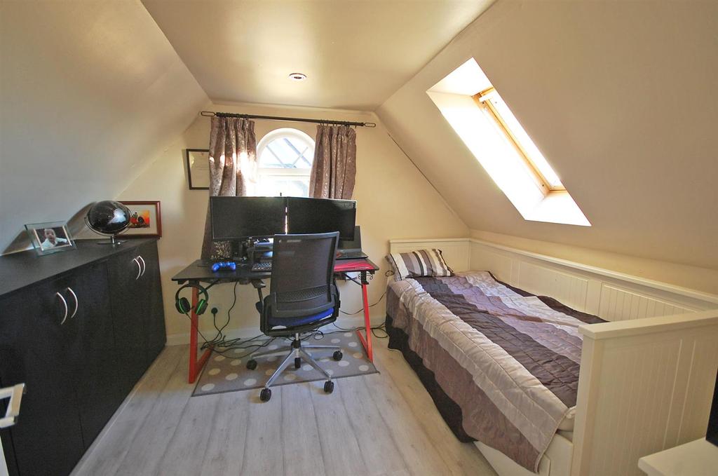 Bedroom 4.jpg