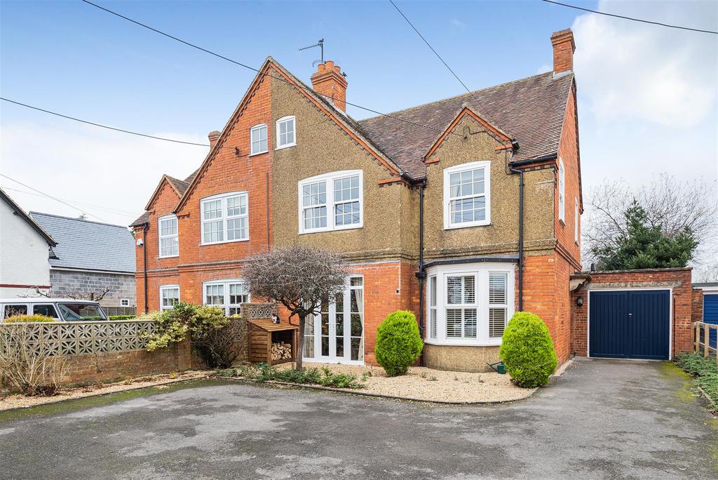Bath Road, Devizes 3 bed semidetached house £450,000
