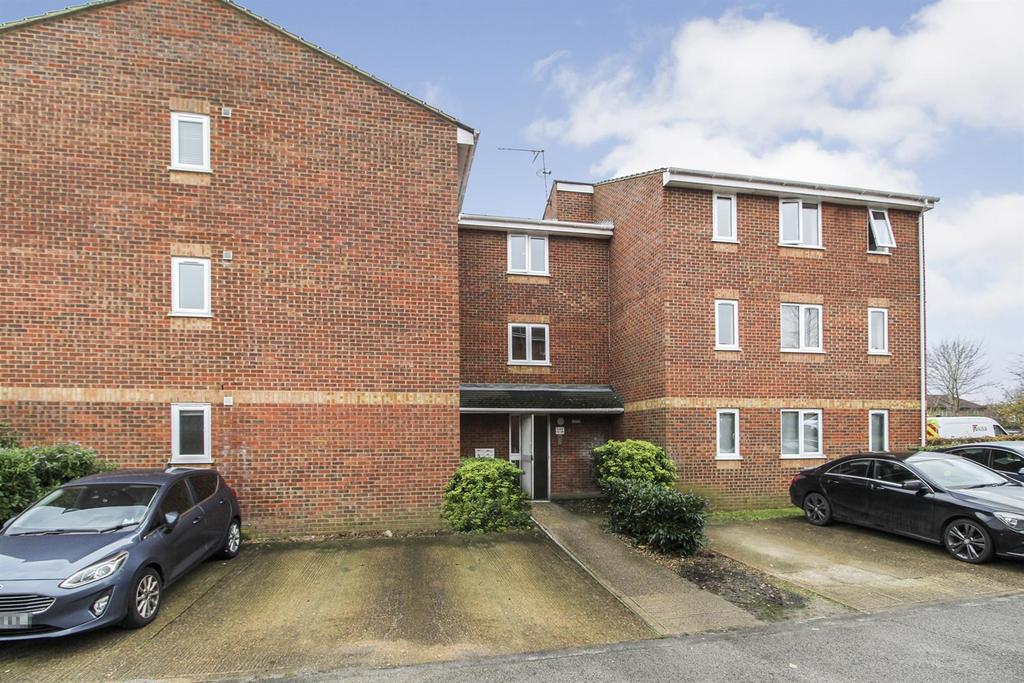 Walpole Road, Slough 1 bed flat £165,000