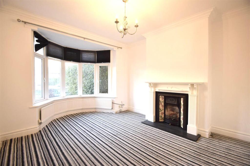 Hillfield, Monkseaton 3 bed semidetached house £995 pcm (£230 pw)