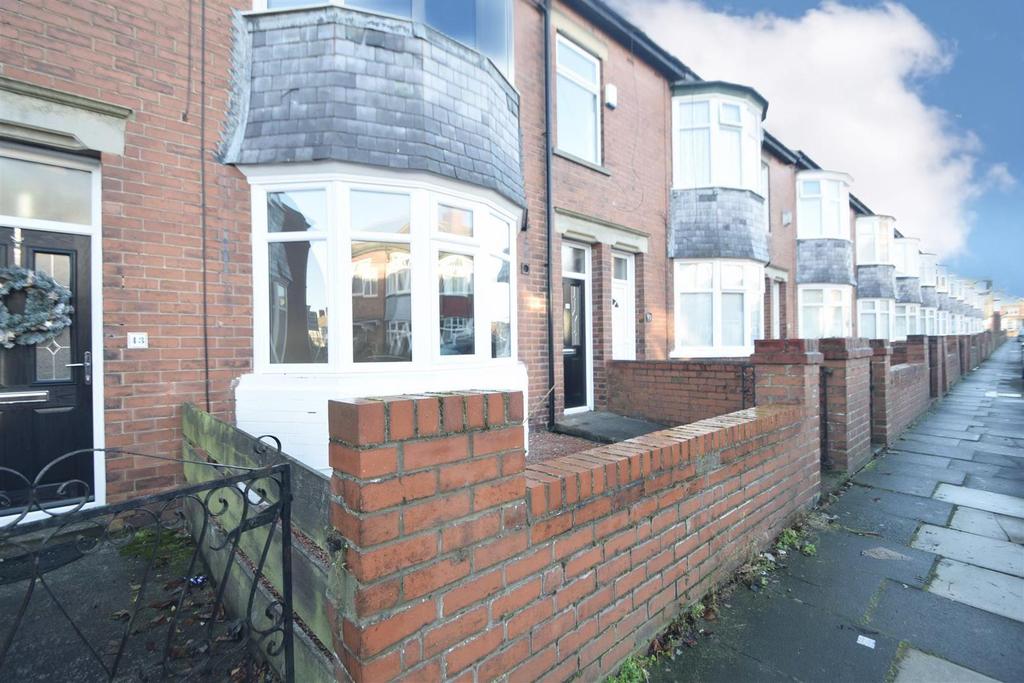 Balmoral Gardens, North Shields 2 bed flat £575 pcm (£133 pw)