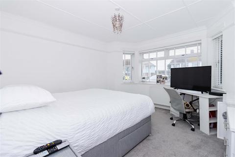 7 Ardingly Drive, Goring By Sea, Worthing, BN12 4TN