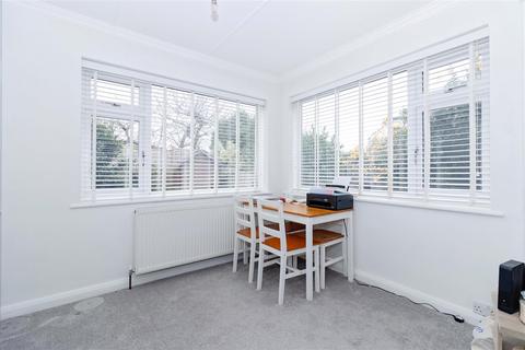 7 Ardingly Drive, Goring By Sea, Worthing, BN12 4TN