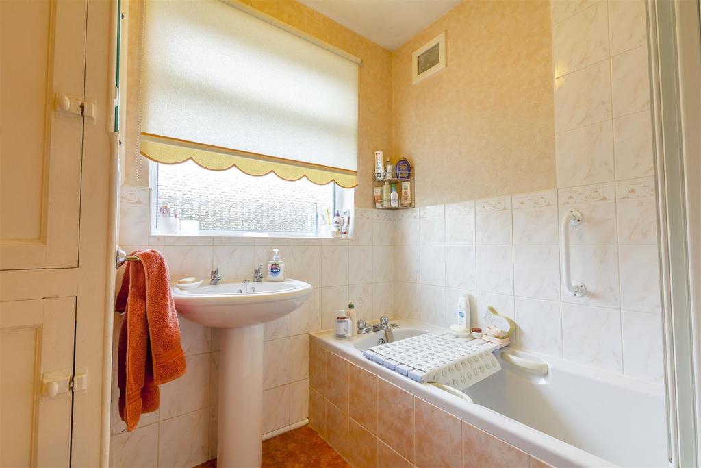 Bathroom (2) copy.jpg
