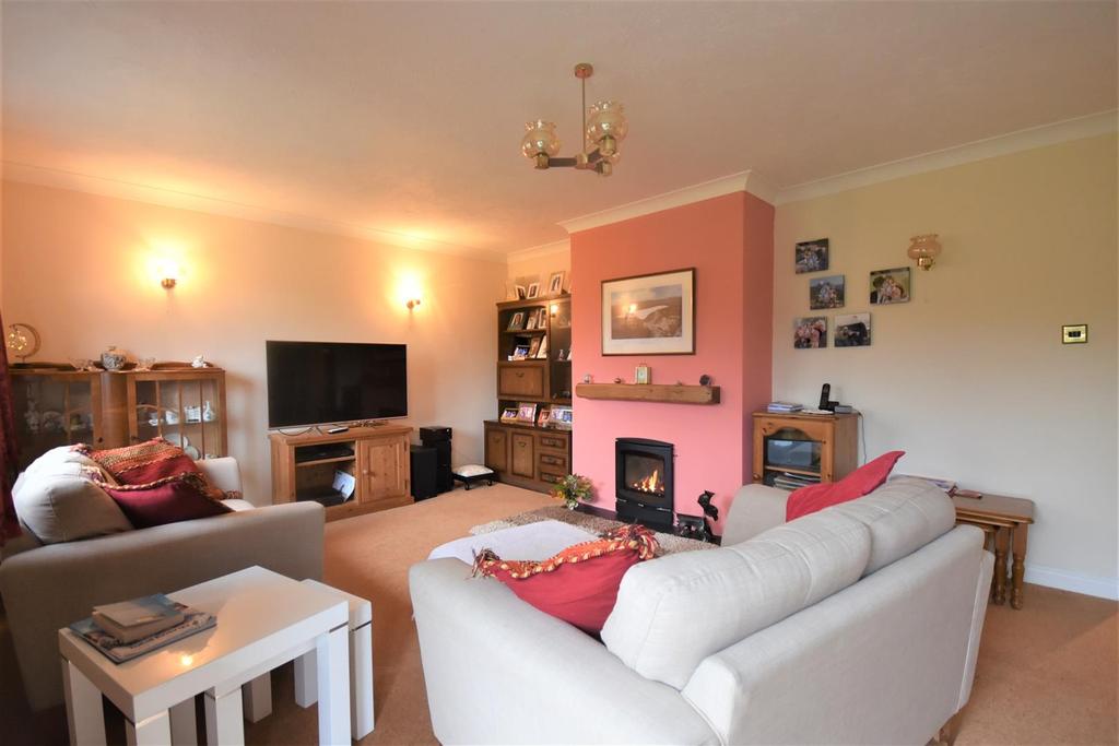 Foxglove Close, Wyke, Gillingham 3 bed detached bungalow £420,000
