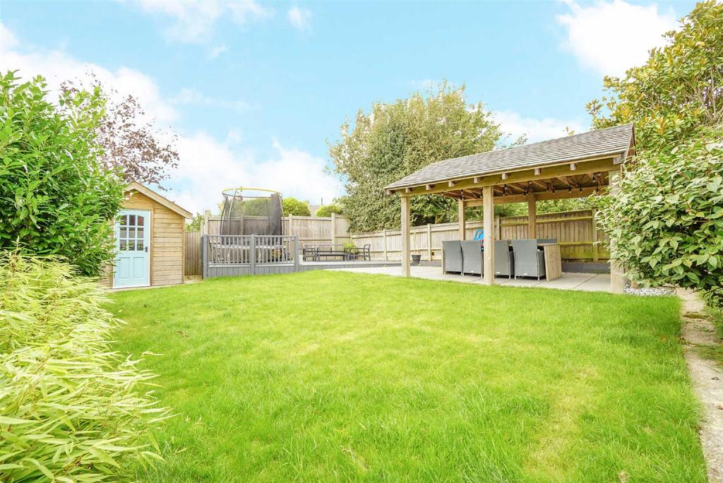 Ghyllside Drive, Hastings 4 bed semidetached house £425,000