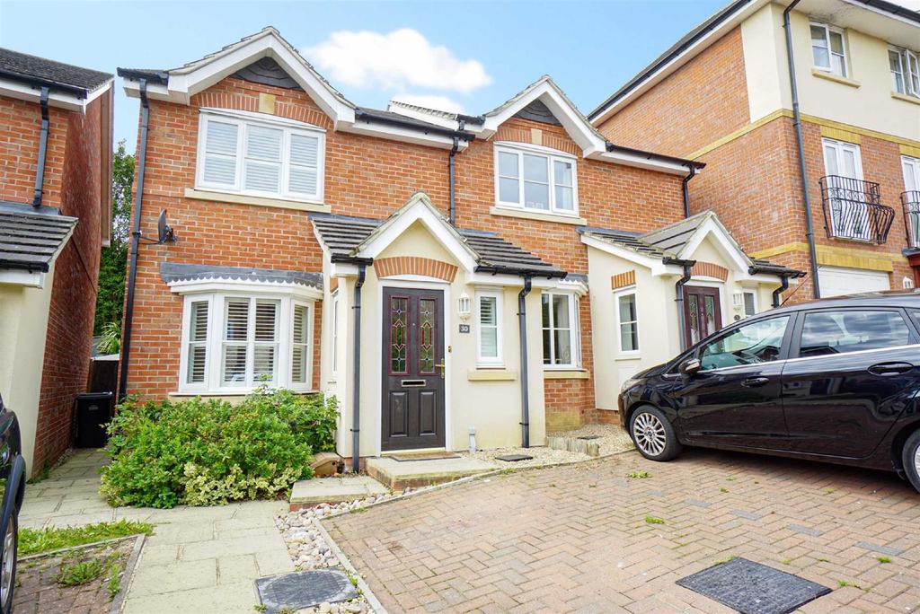 Etchingham Drive, St. Leonardsonsea 3 bed semidetached house £290,000