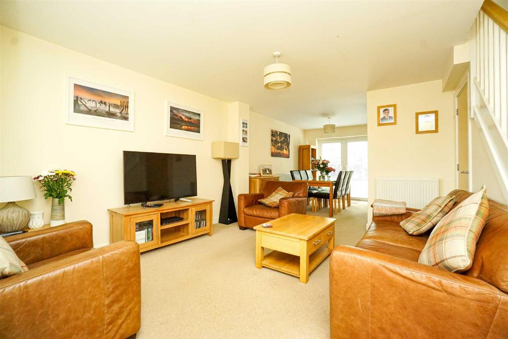Etchingham Drive, St. Leonardsonsea 3 bed semidetached house £290,000
