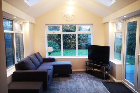 6 Eagle Close, Uttoxeter, ST14 8TW