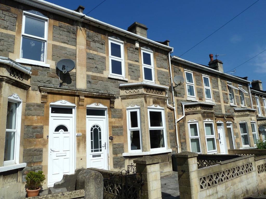 Coronation Avenue 4 bed house £2,140 pcm (£494 pw)